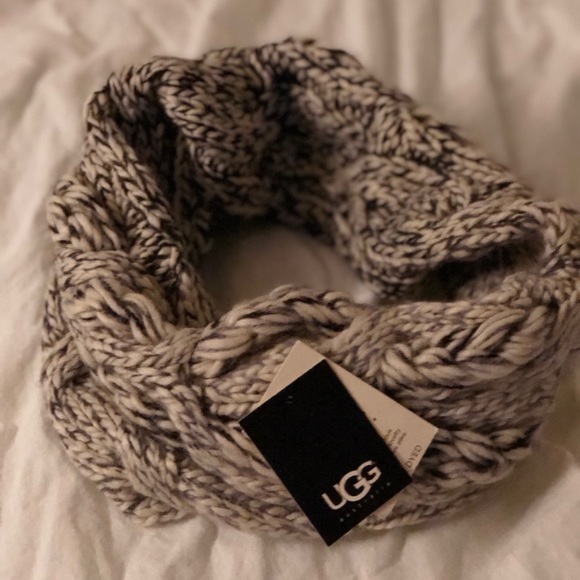 UGG Accessories - NWT ugg grand snood scarf space dye